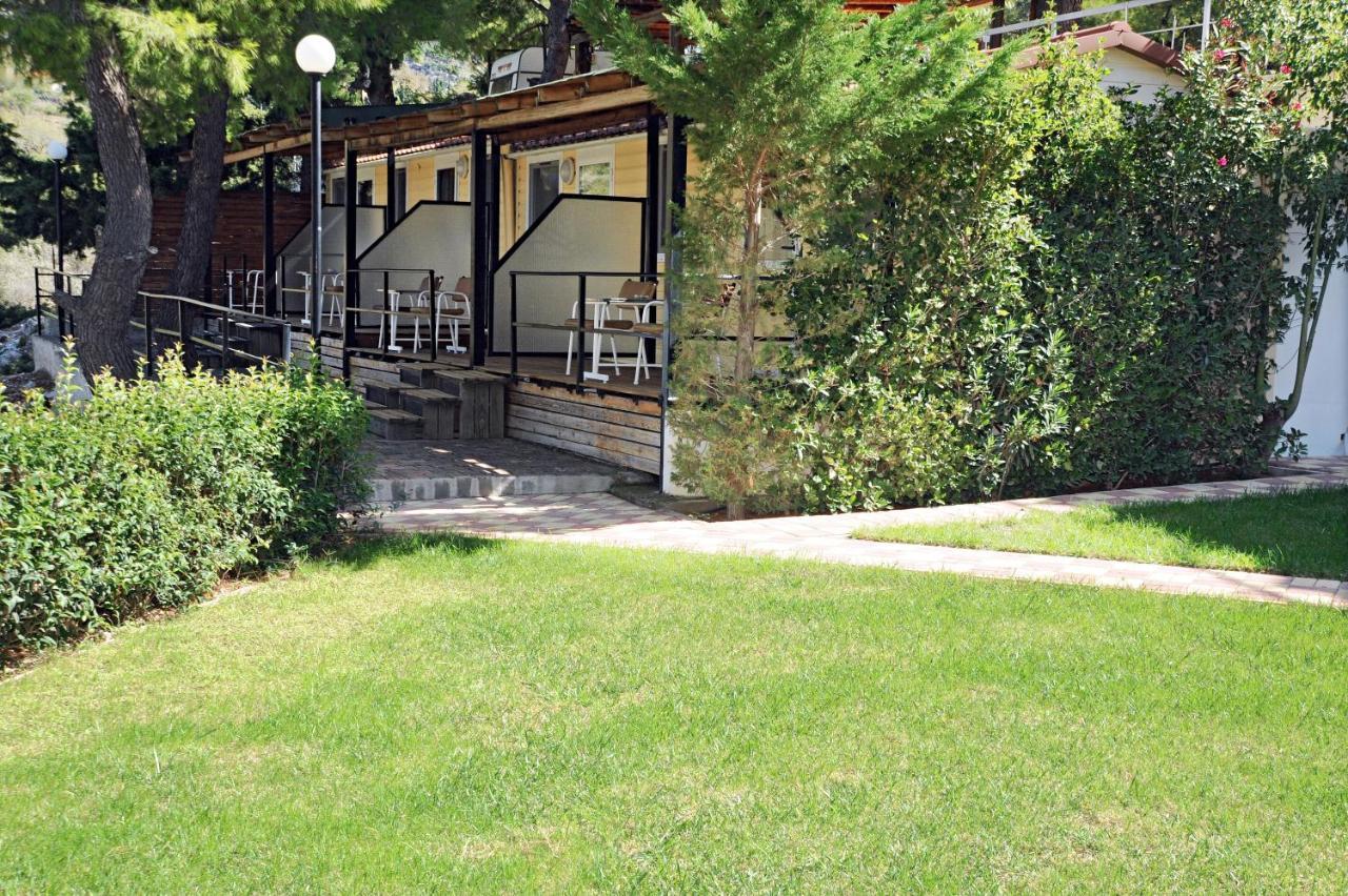 Chrissa Camping Rooms & Bungalows Delphi Eksteriør billede