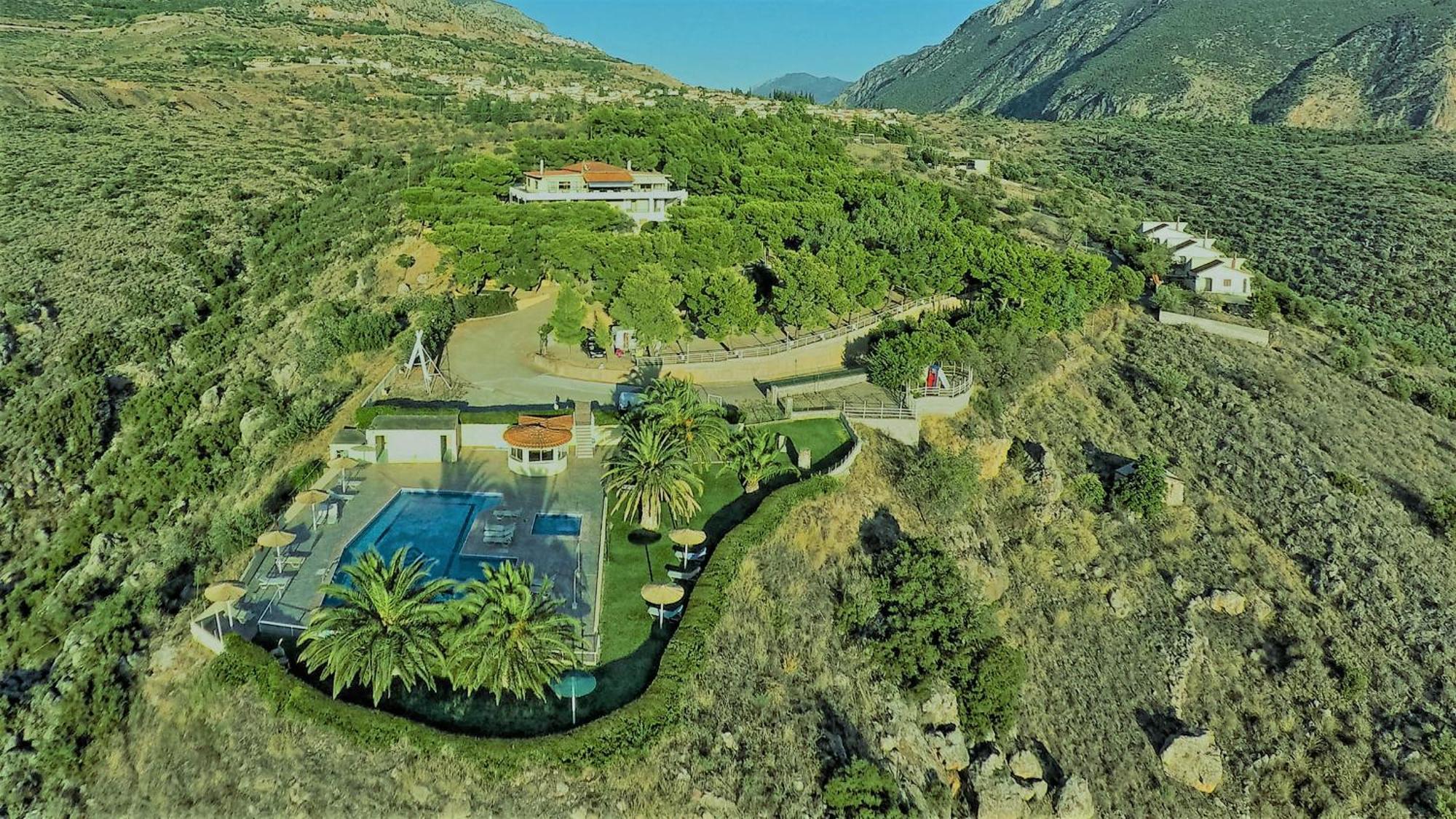 Chrissa Camping Rooms & Bungalows Delphi Eksteriør billede