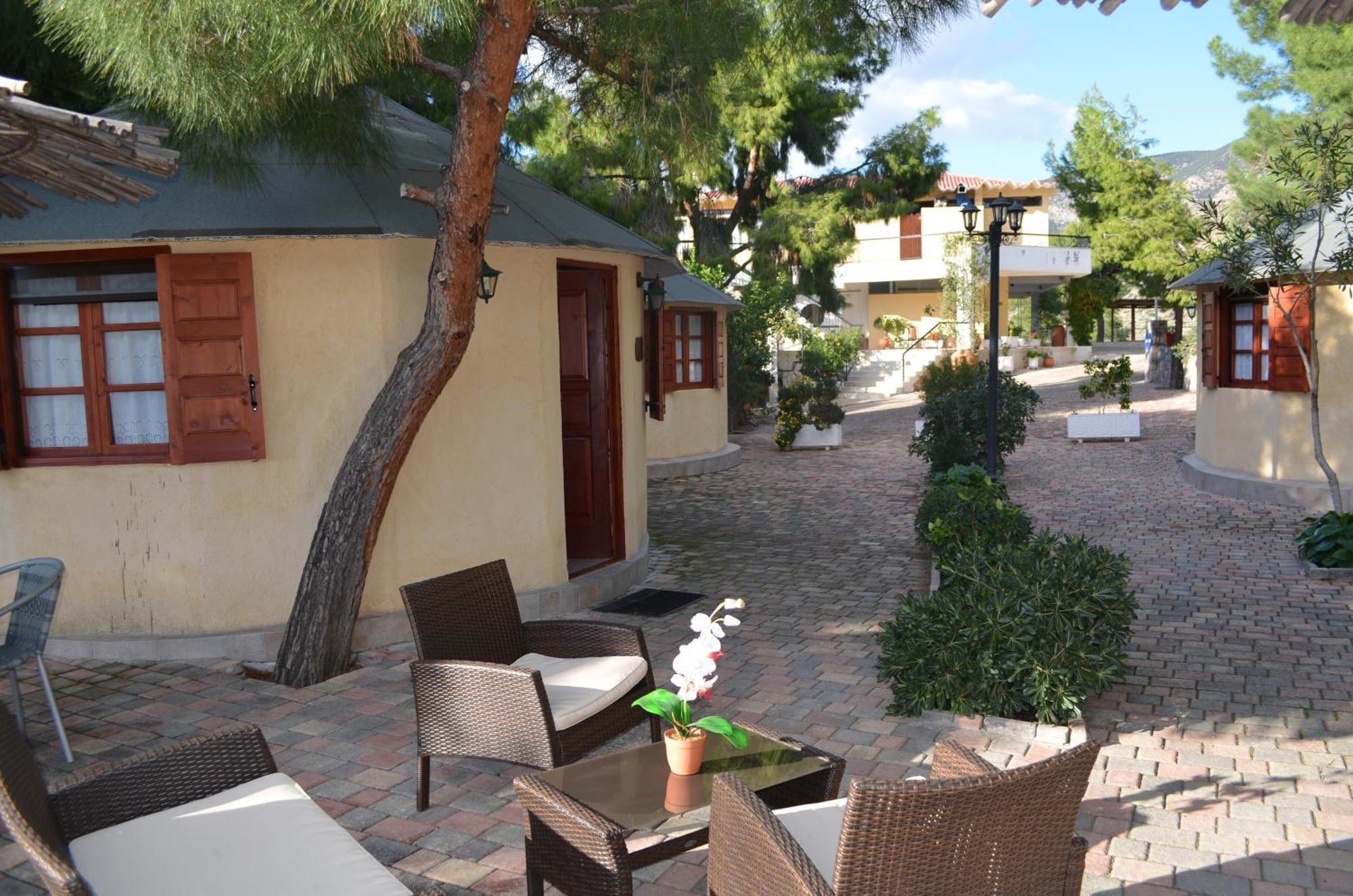 Chrissa Camping Rooms & Bungalows Delphi Eksteriør billede