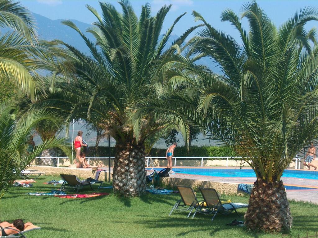 Chrissa Camping Rooms & Bungalows Delphi Eksteriør billede