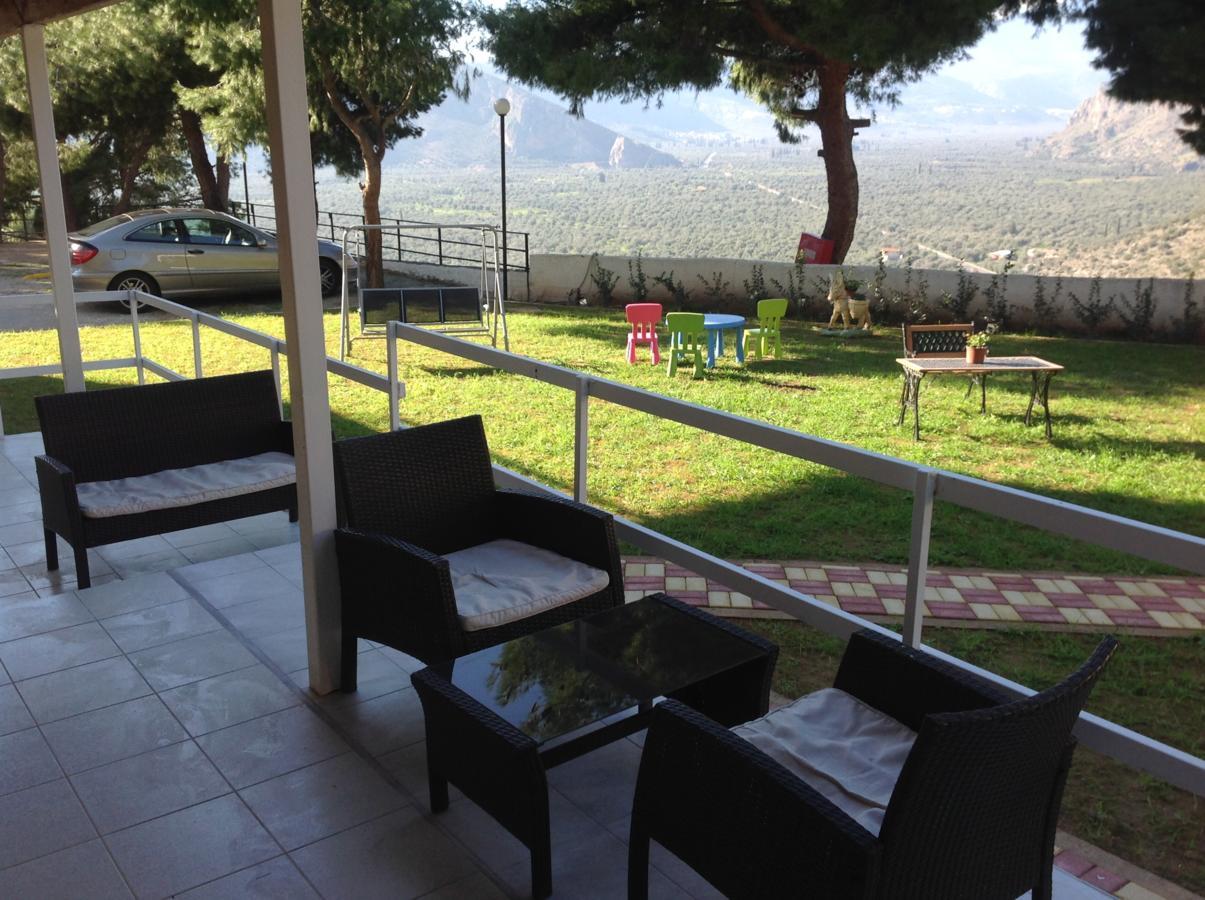Chrissa Camping Rooms & Bungalows Delphi Eksteriør billede